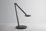 Luxo bordlampe Motus Flat sort med CCT justering af farver. Uden bordfod